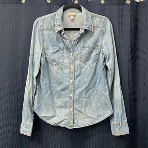 Used women’s denim button up shirt